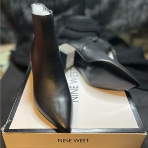 NINE WEST BLACK LEATHER BOOTIES WITH SPARKLE DIAMOND HEELS, SIMPLY ELEGANT SZ 7M